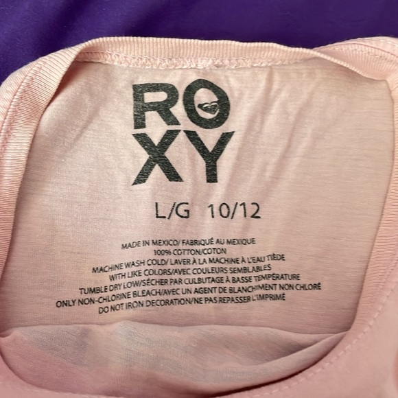 I am selling an pink Roxy shirt - Picture 3 of 3